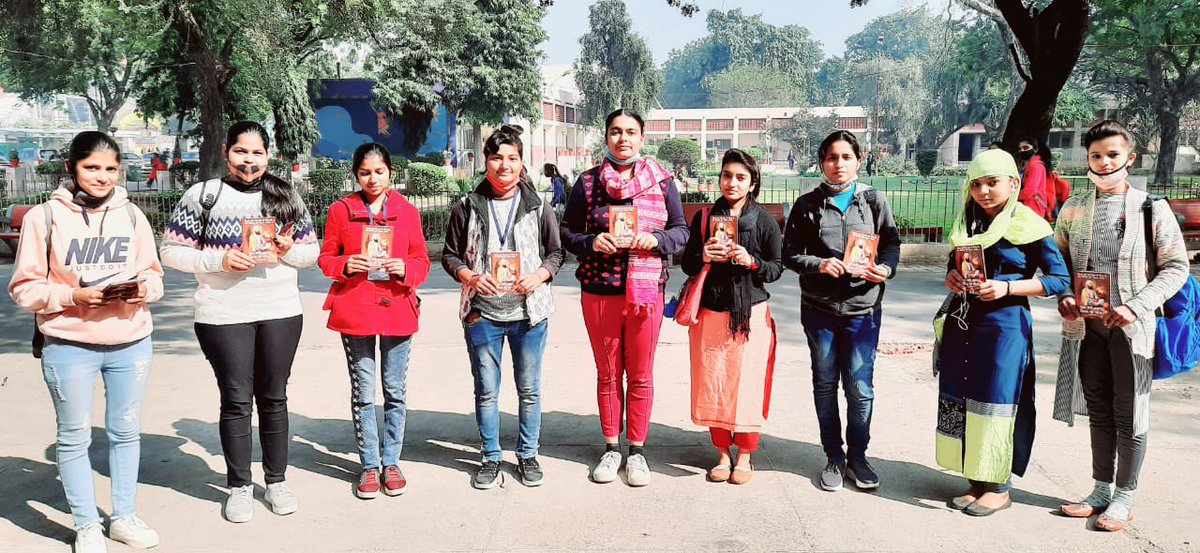 एबीवीपी गुरुग्राम द्वारा राजकीय कन्या महाविद्यालय, सेक्टर-14 में स्वामी विवेकानंद जयंती के उपलक्ष्य में चल रहे #युवा_सप्ताह_सेवा_सप्ताह के अंतर्गत साहित्य वितरण कार्यक्रम किया गया।
#ABVP_Gurugram https://t.co/RGs3i4SihC