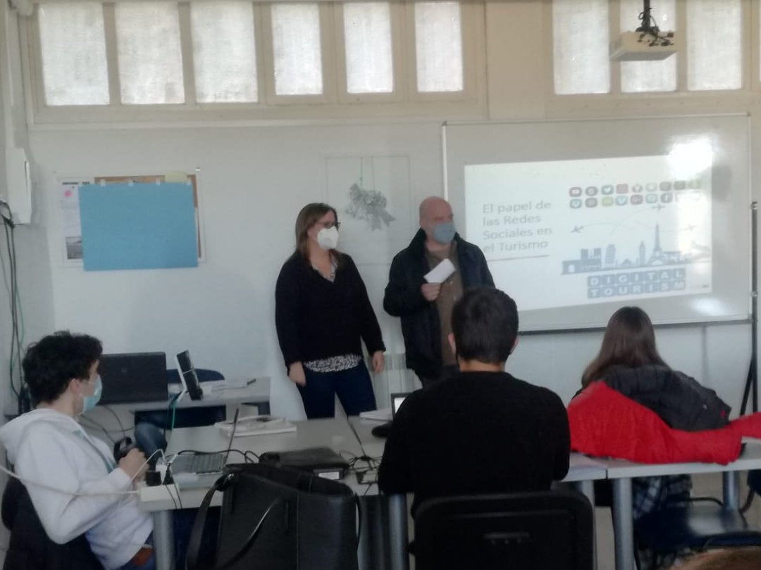 CEBANC's tweet photo. Pasa den asteartean #nolega hitzaldiak eduki genituen gurean, Sare Sozialak eta Publizitatea Sare Sozialetan gaiarekin. Asteartean, urtarrilak 26ean bigarren saioaz gozatzeko aukera izango duzue! https://t.co/pUZ2OgKfJF