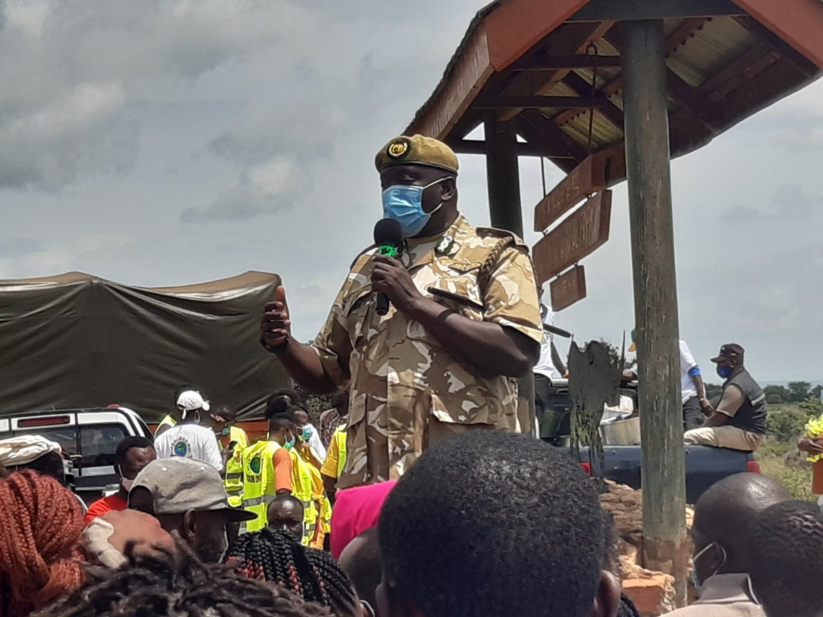 _BillOtieno's tweet photo. More than 500 locals from Voi and Mtito Andei towns have engaged in a 4 days garbage collection exercise in a 100km stretch along Tsavo Conservation Area Corridor to protect the wildlife. @kwskenya @TaitaSanctuary and @TsavingTsavo  are also taking part in the exercise. #NTVNews https://t.co/KaACm0sYf3