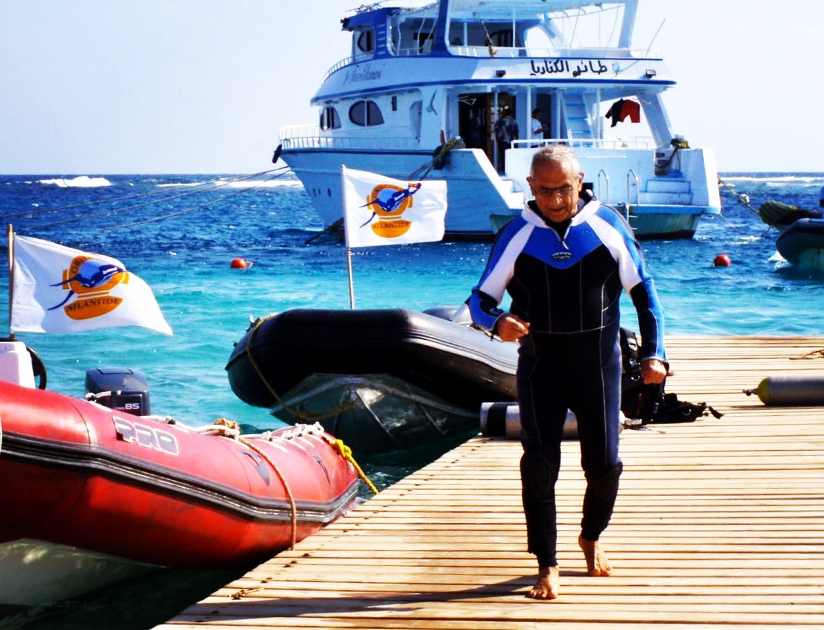 MeouchyDaniel's tweet photo. SOUVENIR ! Albert Falco, parrain d'Objectif Atlantide, en Egypte en 2008 avec notre équipe..#AlbertFalco #chasseautresorsousmarine #aventuresousmarine #objectifatlantide #capitainedelacalypso https://t.co/j9amuLFsQm