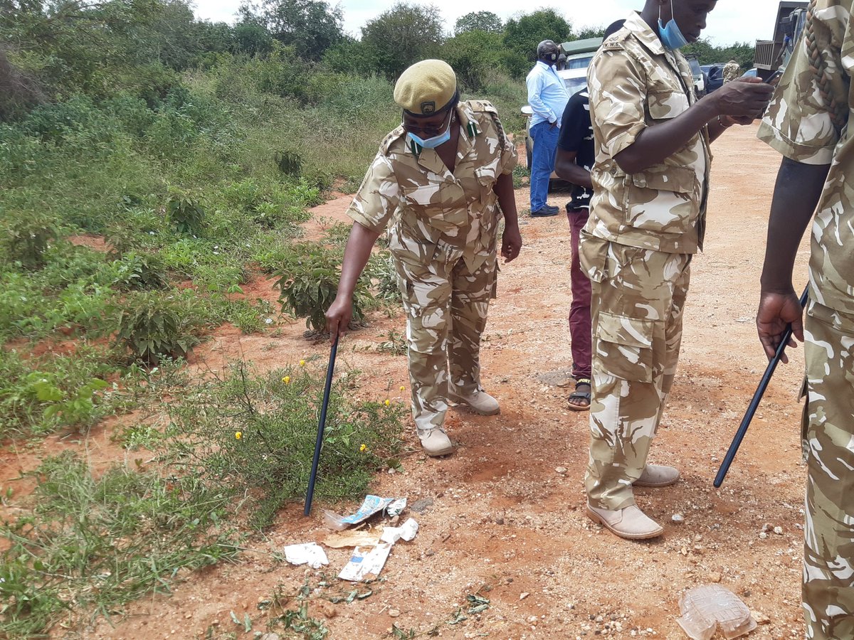 _BillOtieno's tweet photo. More than 500 locals from Voi and Mtito Andei towns have engaged in a 4 days garbage collection exercise in a 100km stretch along Tsavo Conservation Area Corridor to protect the wildlife. @kwskenya @TaitaSanctuary and @TsavingTsavo  are also taking part in the exercise. #NTVNews https://t.co/KaACm0sYf3