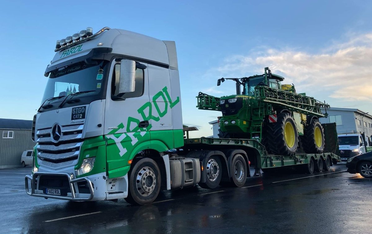 AT_Limited's tweet photo. Great photo from Farol Ltd of their Andover SFCL48 stepframe trailer. #Andover #StepframeTrailers #Transport #Lowloaders #SpecialistTransport https://t.co/MgfAPI83s3