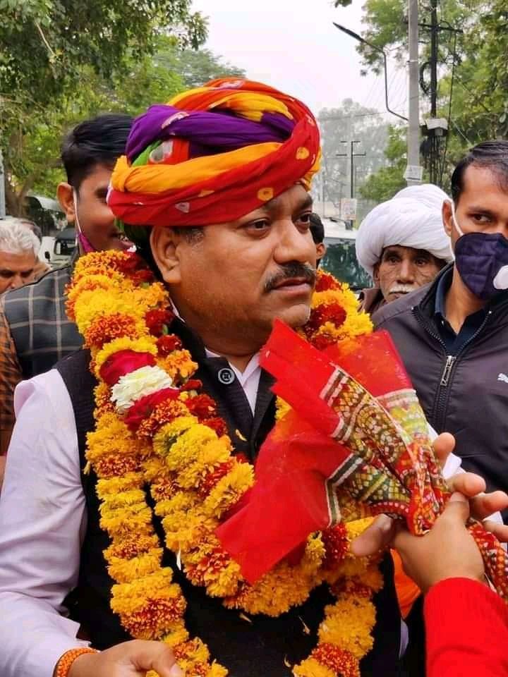 lAbhishekSharma's tweet photo. मैं इन लोगों को स्पष्ट एवं साफ शब्दों में बता देना चाहता हूं कि चाकसू विधानसभा में एक ही शख्स की चलती आई है और एक कि ही चलेगी......
वो है @Ved_Solanki1.....
#Only_On @Ved_Solanki1 🐅👑 https://t.co/AwBjFIqIRH