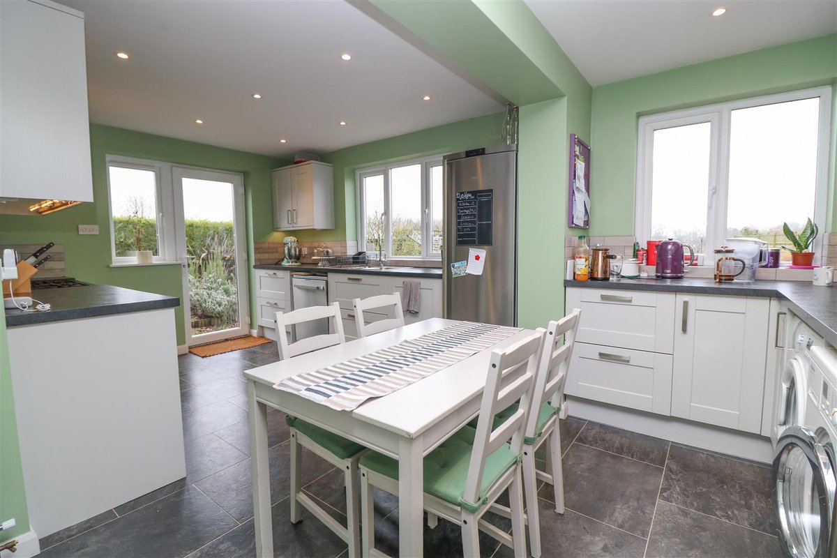 onthemarket.com/details/985938… 

Available in Hatfield Peverel is this spacious 4 bedroom family home, situated in a non-estate position with field views to the front and rear. 
Guide price- £500,000

#propertyforsale #estateagent #familyhome #houseforsale #onthemarket #availablenow