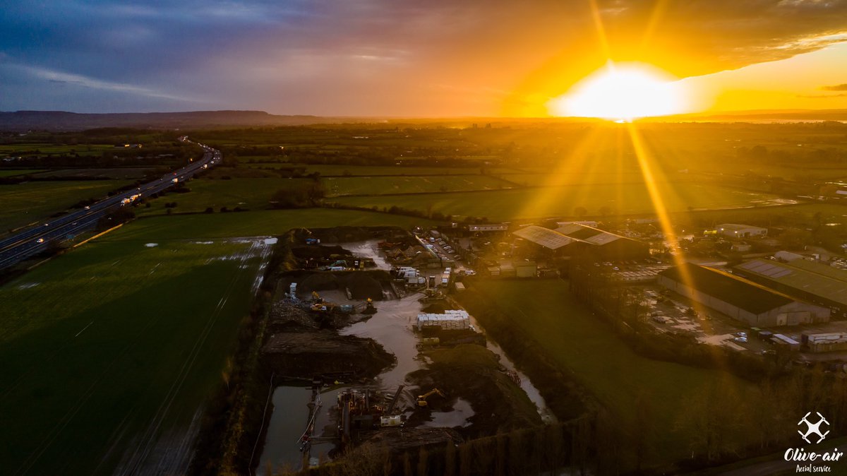 air_olive's tweet photo. Last night sunset was...❤️❤️❤️@GlosLiveOnline @gloswildlife @VisitGloucester @soglos @cotswoldlife @VisitGlos @glhour @CotsLifeEditor @GloucesterCT @GloucesterBID https://t.co/llN0DFUSxT