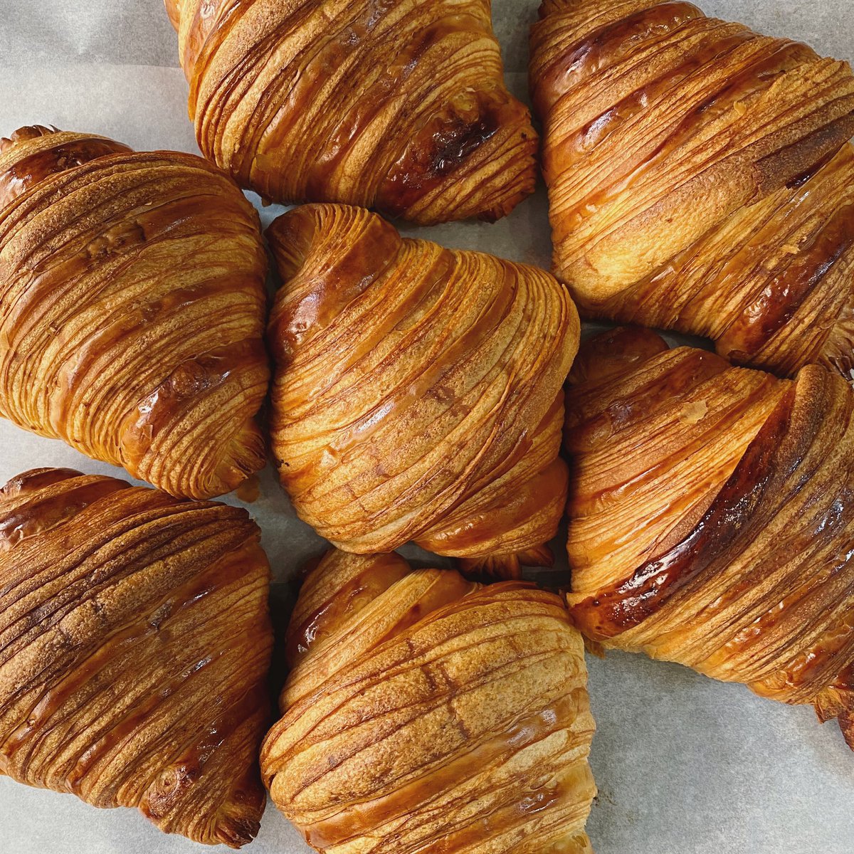 justbetweenfri2's tweet photo. FRIIIDDAAAAYYYY...much the same as the rest of the week tbh ๐
. We are open from 8:30-4 over the weekend with fresh pastries, brownies, breads, bagels and silky coffees (obvs.) ๐ฅ
.
.
.
#thethreebs https://t.co/r7wlkk7szk