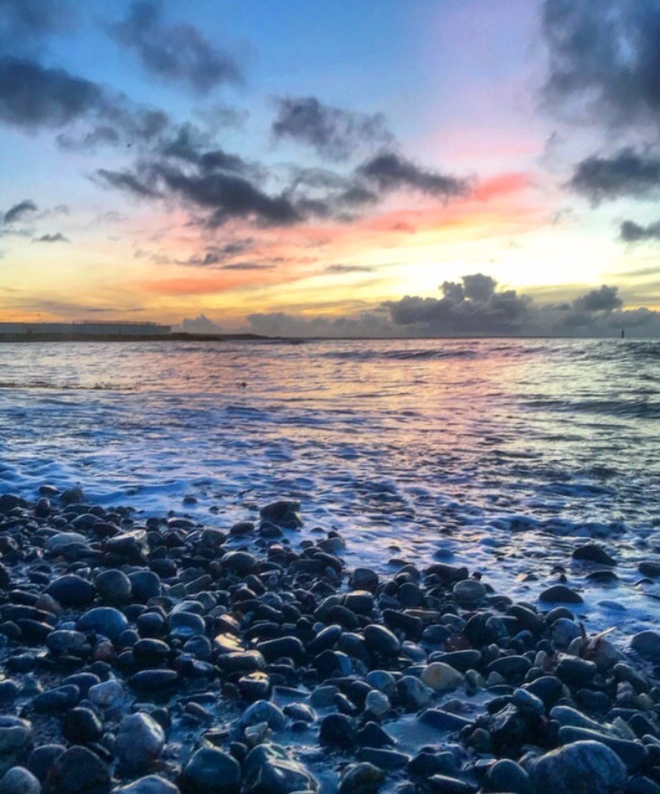 Happy Friday 💙 #outdoorswimming #penzance #cornwall
