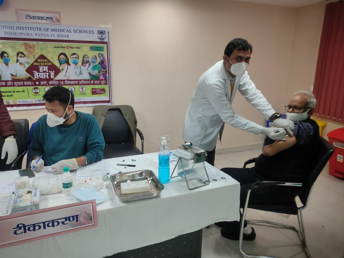 BiharRoutine's tweet photo. Dr. N.K.Sinha, AD-cum-SIO Bihar along with R.I Bihar team members, made sure to take their first dose of COVID-19 vaccine at IGIMS Patna @MoHFW_INDIA @BiharHealthDept @SHSBihar @LovingVaccines @Vaccinate4Life @UNICEFIndia @UNDP_India @ROB_Patna 
#VaccineWorks
#LargestVaccineDrive https://t.co/QRASsg4mjG