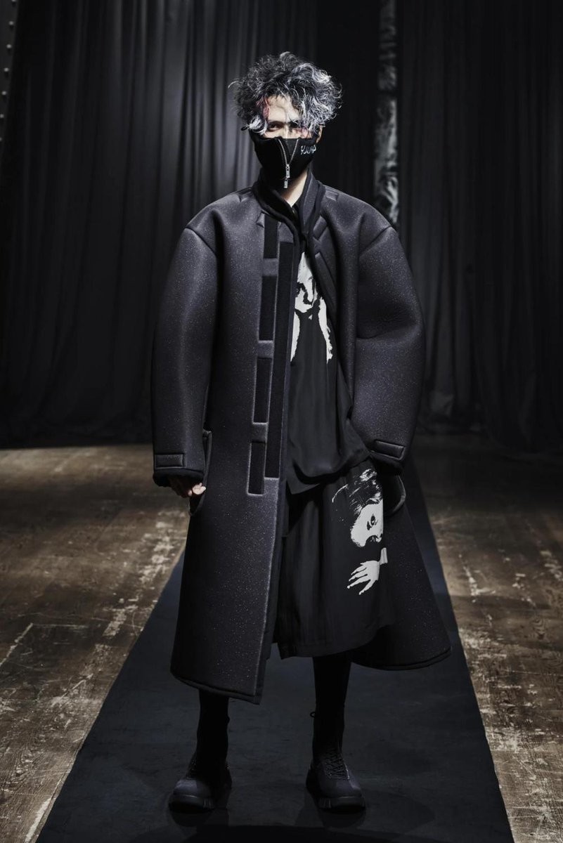 Yohji Yamamoto AW21 is a refined mirror to our messy reality: i-d.vice.com/en_uk/article/…