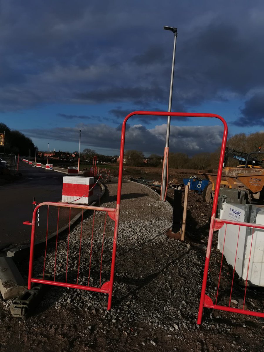 BSLSystemsLtd's tweet photo. Visiting one of our clients sites in Northwich, considering the weather we have just had, Walkways are clear, footpaths are firm, level,well-drained and stoned up, personnel can move safely around site. 
A great example of Good practice   Well done #Bellway #Bellwayhomes https://t.co/WNamUHD0bR