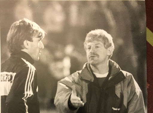 Pire, en 1988, le club redescend même en quatrième division, à un moment où il a de nouvelles difficultés financières.De surcroît, une nouvelle fois, le nom du club est changé, pour l’actuel Amiens Sporting Club.