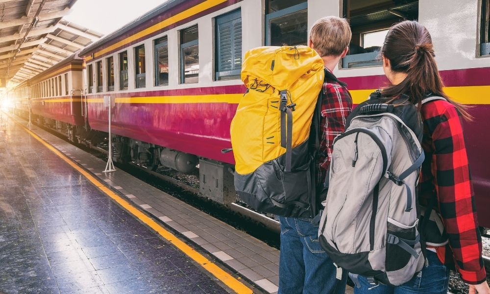 Si rinnova anche quest’anno la promozione per chi soggiorna a Rimini o Riccione: trasporto gratis per chi prende il treno. Il biglietto lo rimborsa l'hotel convenzionato
Utilizzare i mezzi pubblici può anche essere divertente, specialmente viaggiare in

seidiriminise.it/altri-consigli…
