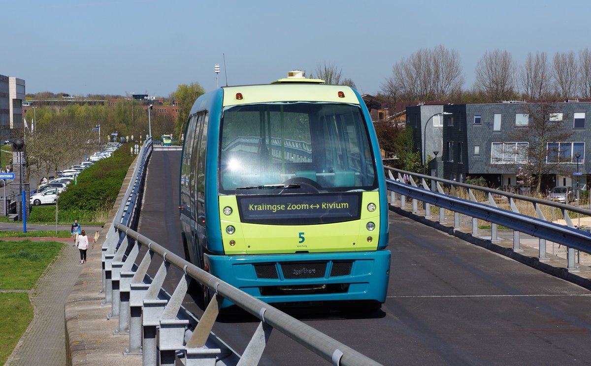 OV_Magazine's tweet photo. De verwachtingen van autonome shuttles zijn hooggespannen, maar tot op heden zijn permanente toepassingen schaars. Hoe zit dat precies?@TransportTUD en @hsrotterdam onderzochten de impact van autonoom vervoer op het ov-systeem.

https://t.co/jRCOLeomlL https://t.co/6psrOzfY6S