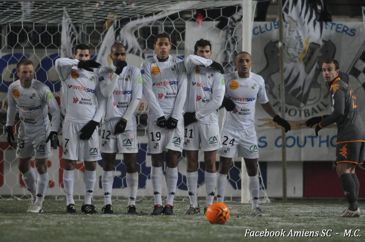 De surcroît, la même saison, le club retrouve la Ligue 2, et a comme objectif de s’y inscrire durablement. Lors de la saison 2006/2007, l’Amiens SC échoue à un point d’une montée historique en Ligue 1.