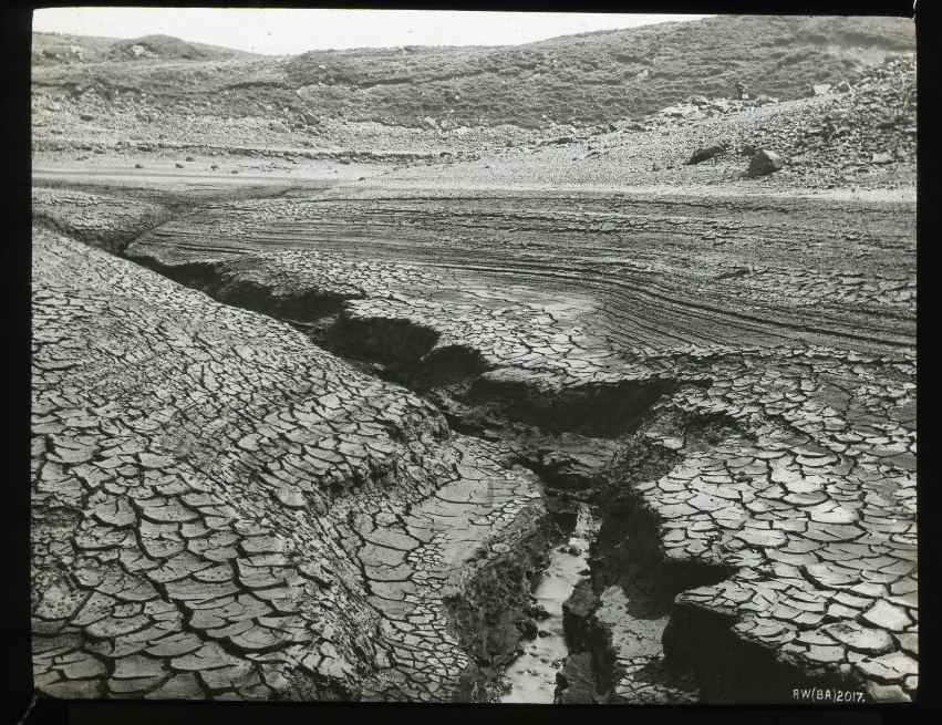 lapworthmuseum's tweet photo. Mystery and local legend surrounds Loughareema, Northern Ireland.
This photograph from our #MagicLanternSlide Collection shows the lake completely empty!
Discover more about this geosite and others at https://t.co/a5sE5aKiQu
#FieldphotoFriday #NorthernIreland @geolsoc https://t.co/qmSmcDm2y9