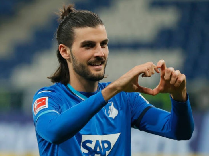 マルコ ローゼ辞めろ Bmg Bmg ２０１６年ユーロ で 派手に立ち回っていたヘクターくんです この後なにごともなくピンピンしてたんで実況がびっくりして笑っていたという