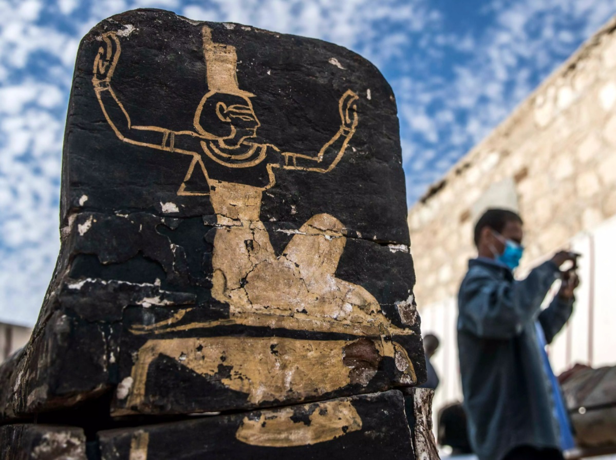 Inside the burial shafts near Nearit's tomb, Hawass's team found a trove of artifacts in addition to the coffins.  #Egypt  #Discovery  #mummy