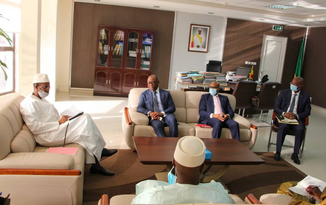 J’ai <a href="/ekuese/">Sergeekue</a> eu une rencontre ce matin à Bamako avec M. Alousséni SANOU, Ministre de l’Économie et des Finances <a href="/mef_mali/">Ministère de l'Economie et des Finances du Mali</a>, nous avons échangé sur le plan Djoliba et le financement  par la <a href="/boad_official/">Banque Ouest Africaine de Développement</a>  de projets de développement à externalités positives.