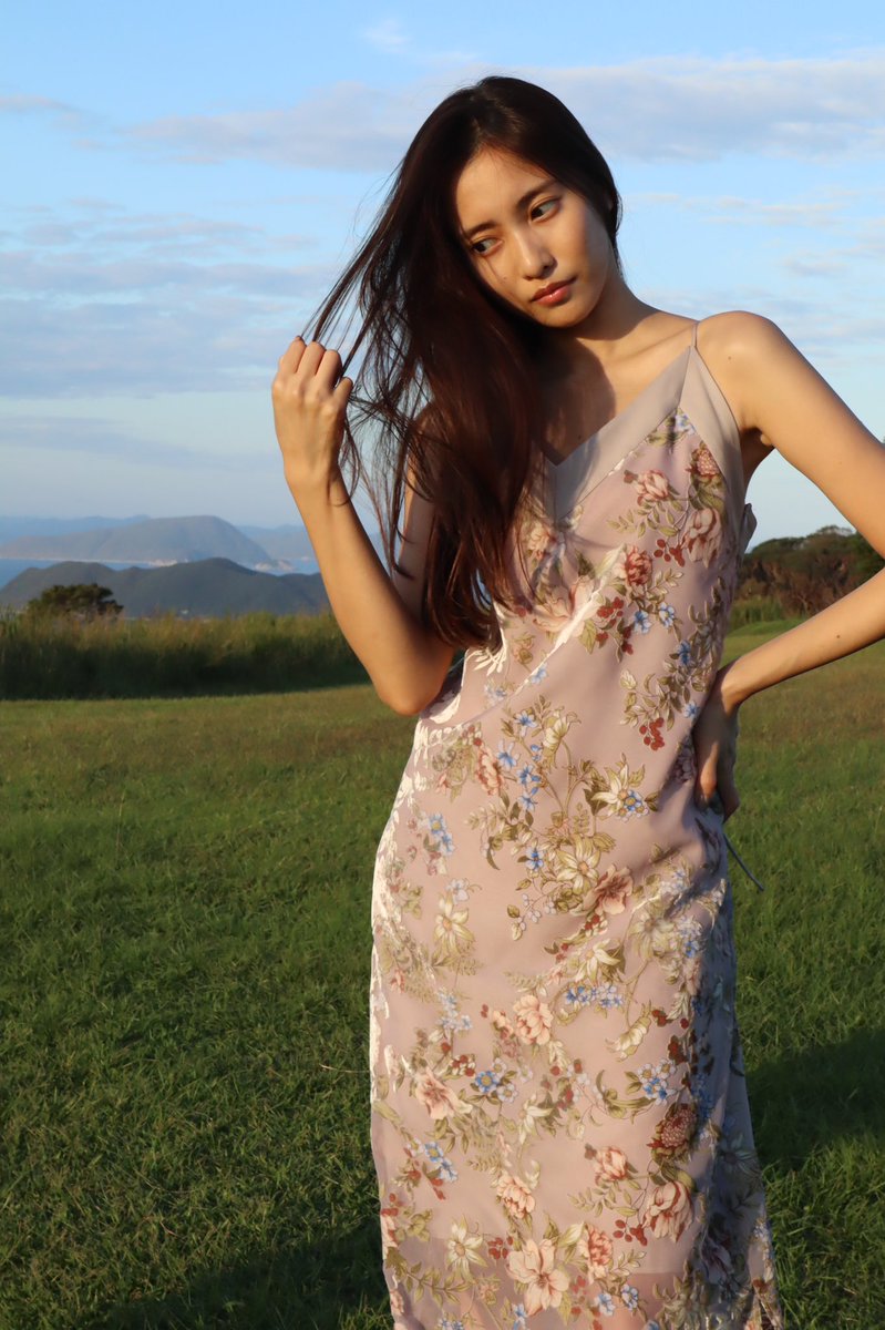 佐野ひなこ写真集 Colors 公式 佐野ひなこ写真集 Colors 好評発売中 晩夏の五島列島には 雄大な景色が広がっていました 佐野ひなこ 佐野ひなこcolors Amazon T Co 8fo2jlflnn セブン T Co Zsobkscix0 楽天 T Co