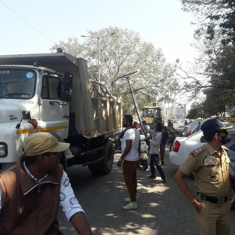 ngpnmc's tweet photo. #NMC's Nehru Nagar zone officials have cracked down heavily on the encroachers in their area.
#Clearingfootpaths #AntiEnchroachmentDrive
@radhakrishnan11 @NMCZone5 https://t.co/gTtHk81TlG