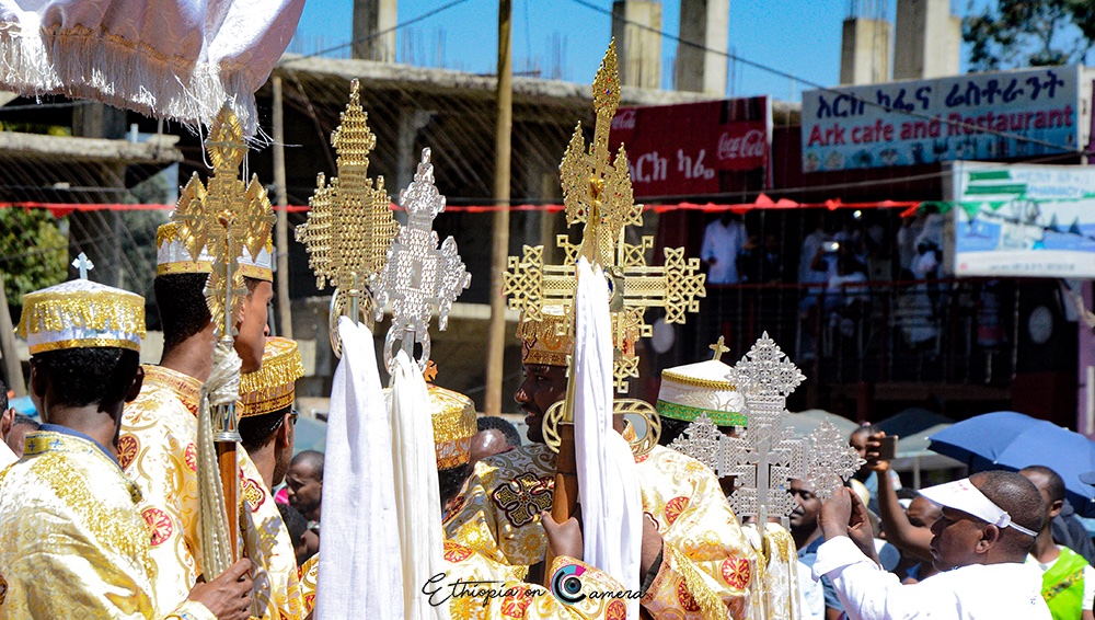 1/5 In the past few days during  #Timket, the amount of variety of crosses used by the  #Ethiopian Orthodox Church, hasn’t gone unnoticed.  #VisitEthiopia  #ExploreEthiopia  @landoforigins
