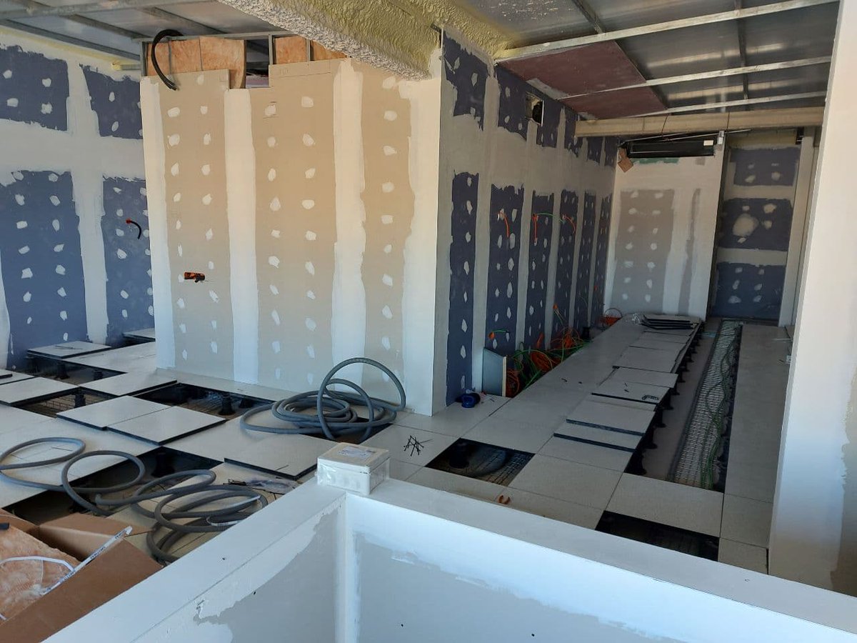 BigSafeboxData's tweet photo. ¡Avanza la construcción de nuestras nuevas oficinas!
En BSBData, estamos rediseñando por completo nuestras oficinas para incrementar la seguridad de nuestros trabajadores.
Todos los detalles en nuestro blog:
📃 https://t.co/Gll9vMMBsW
#BSBData #datacenter #IT #ciberseguridad https://t.co/mB8ECVwIQx