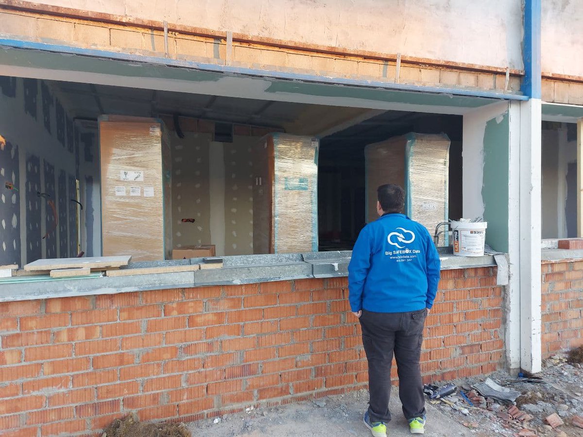 BigSafeboxData's tweet photo. ¡Avanza la construcción de nuestras nuevas oficinas!
En BSBData, estamos rediseñando por completo nuestras oficinas para incrementar la seguridad de nuestros trabajadores.
Todos los detalles en nuestro blog:
📃 https://t.co/Gll9vMMBsW
#BSBData #datacenter #IT #ciberseguridad https://t.co/mB8ECVwIQx