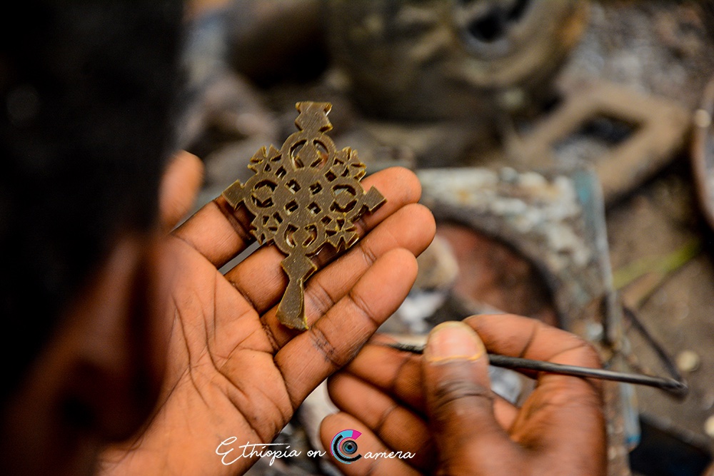 3/5 The process begins with beeswax. Heated over charcoal, it’s softened to the right point for carving fine details, but hard enough to retain its shape.