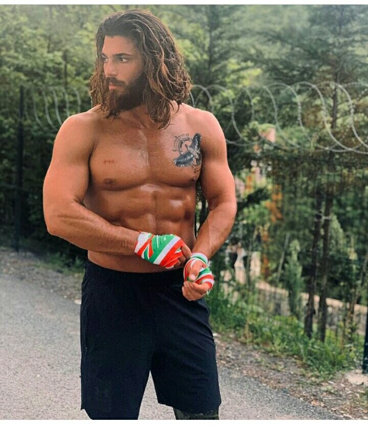 EHrabkova's tweet photo. Na @primalovetv dávají Erkenci Kus, budou dávat i nějaký jiný seriál s @CanYaman1989 ? 
#CanYaman #canyamanczechfans #czechfans #CzechFansCanYaman #Dolunay #ErkenciKus #BayYanlıs https://t.co/fKG4k20GSu