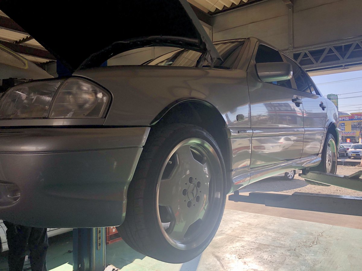 BENZ_THREEPOINT's tweet photo. #今日のガレージ
W220 継続車検へ
W202 無料リフトアップ点検
W211 フロントアーム類交換他 今回はレムフォーダー製にて手配させていただきました🙂
#スリーポイント #ベンツパーツ #ベンツ #パーツ #benz #ベンツ専門店 #LEMFORDER https://t.co/A9UWBNEubG
