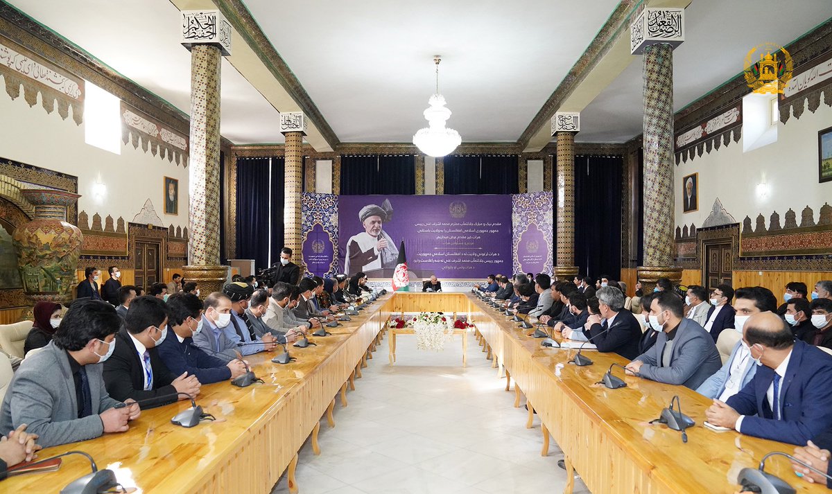 ARG_AFG's tweet photo. محمد اشرف غنی رئیس جمهوری اسلامی افغانستان در دومین روز سفرش به ولایت هرات، قبل از ظهر امروز با رؤسای ادارات محلی هرات و ولسوالان آن ولایت دیدار کرد. https://t.co/F4n4IKcID1