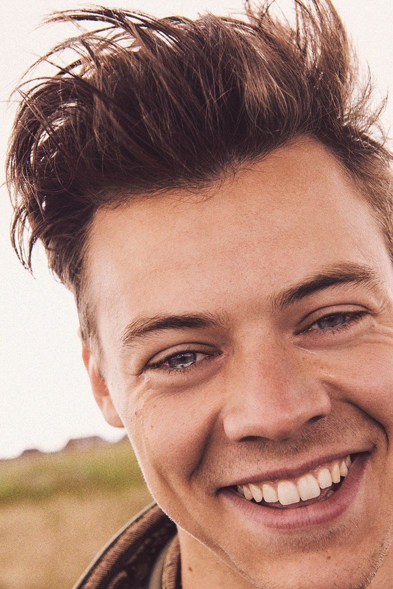 HSQUOTED's tweet photo. “Harry cried because he has really bad hay fever – and, while I was freaking out that his face would swell up, Ryan [the photographer] just kept it going. It ended up being so beautiful... a magical moment.”

(Another Man magazine creative director Alister Mackie, 2016) https://t.co/Nvu31VBNmc