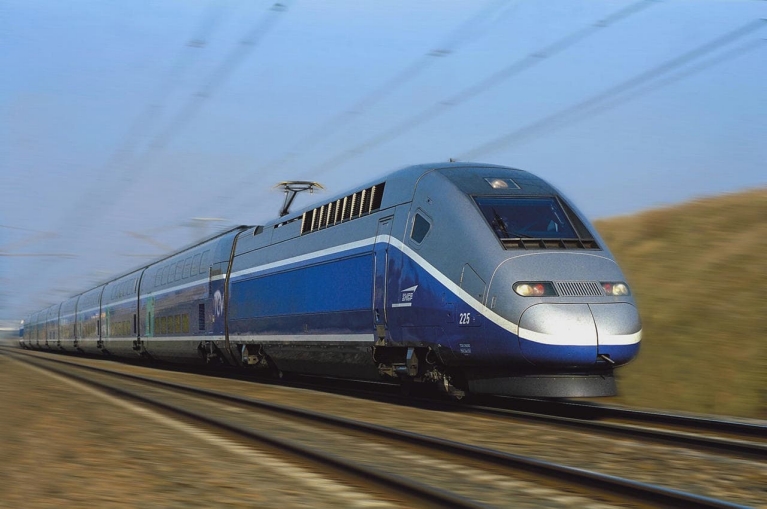 Les #trains internationaux rapides &amp; de nuit sont des acteurs clés pour la mobilité de #demain en #Europe. 

A ma demande et pour préparer l'après #COVID19, #Begov soutiendra le secteur en soulageant les sociétés de trains internationaux de leurs frais de sillon &amp; d'annulation ✅