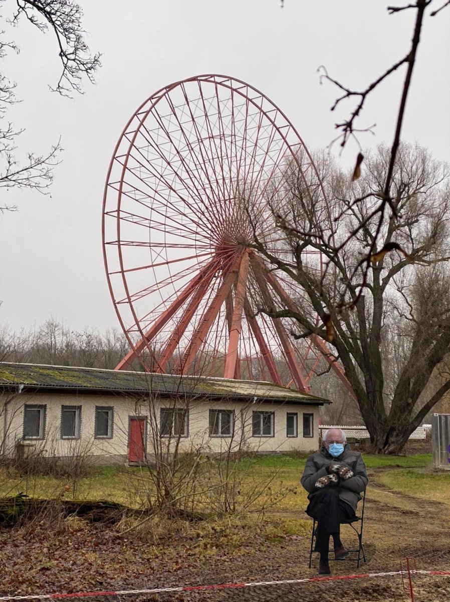 „Wann macht dit hier endlich wieder uff?“ 😅😜 #BernieSanders #BernieMemes #Bernie2020 #BernieSandersMemes 

Mehr #Spreepark-Erinnerungen auf der Fanseite, in der Doku (DVD, BluRay 📀 oder Download) und in den Büchern: 📚 berliner-spreepark.de/fanshop #Freizeitpark #Berlin #Riesenrad