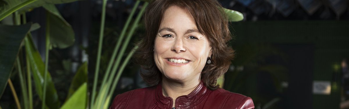 Stichting DOEN (@stichtingdoen) on Twitter photo Carol Gribnau is de nieuwe directeur van Stichting DOEN en vormt met Idriss Nor, directeur Participaties, de tweekoppige directie. Ze zal zich bezighouden met de groene, sociale en creatieve programma’s die DOEN met subsidies en leningen financiert. bit.ly/3qMdPCO Carol Gribnau is de nieuwe directeur van Stichting DOEN en vormt met Idriss Nor, directeur Participaties, de tweekoppige directie. Ze zal zich bezighouden met de groene, sociale en creatieve programma’s die DOEN met subsidies en leningen financiert. bit.ly/3qMdPCO