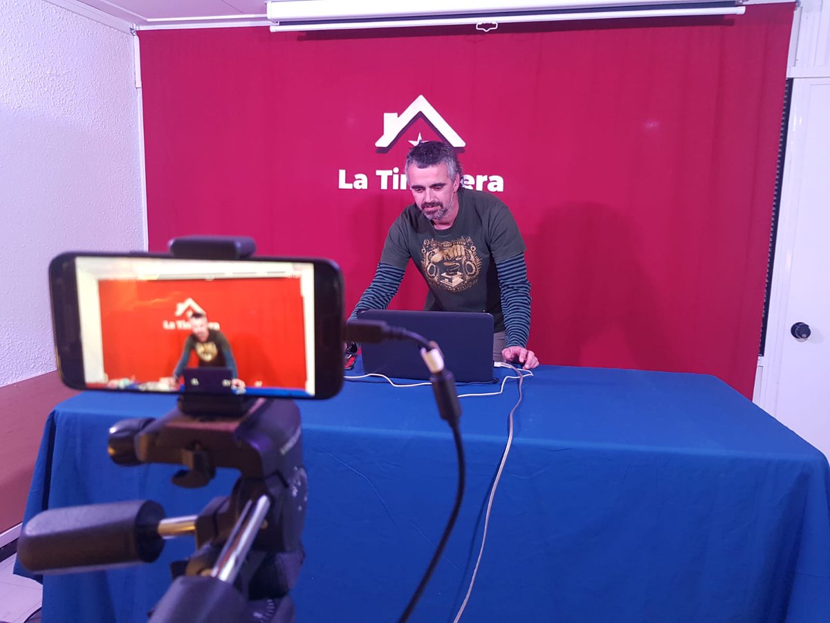 ATintorera's tweet photo. Avui sessió per a nostàlgics a La Tintorera!!! 
#asdecopes amb dj k1000 @CamilArmengol 
A la web trobaràs l'enllaç!! 
#latintorera https://t.co/pFm0nd4Yqm