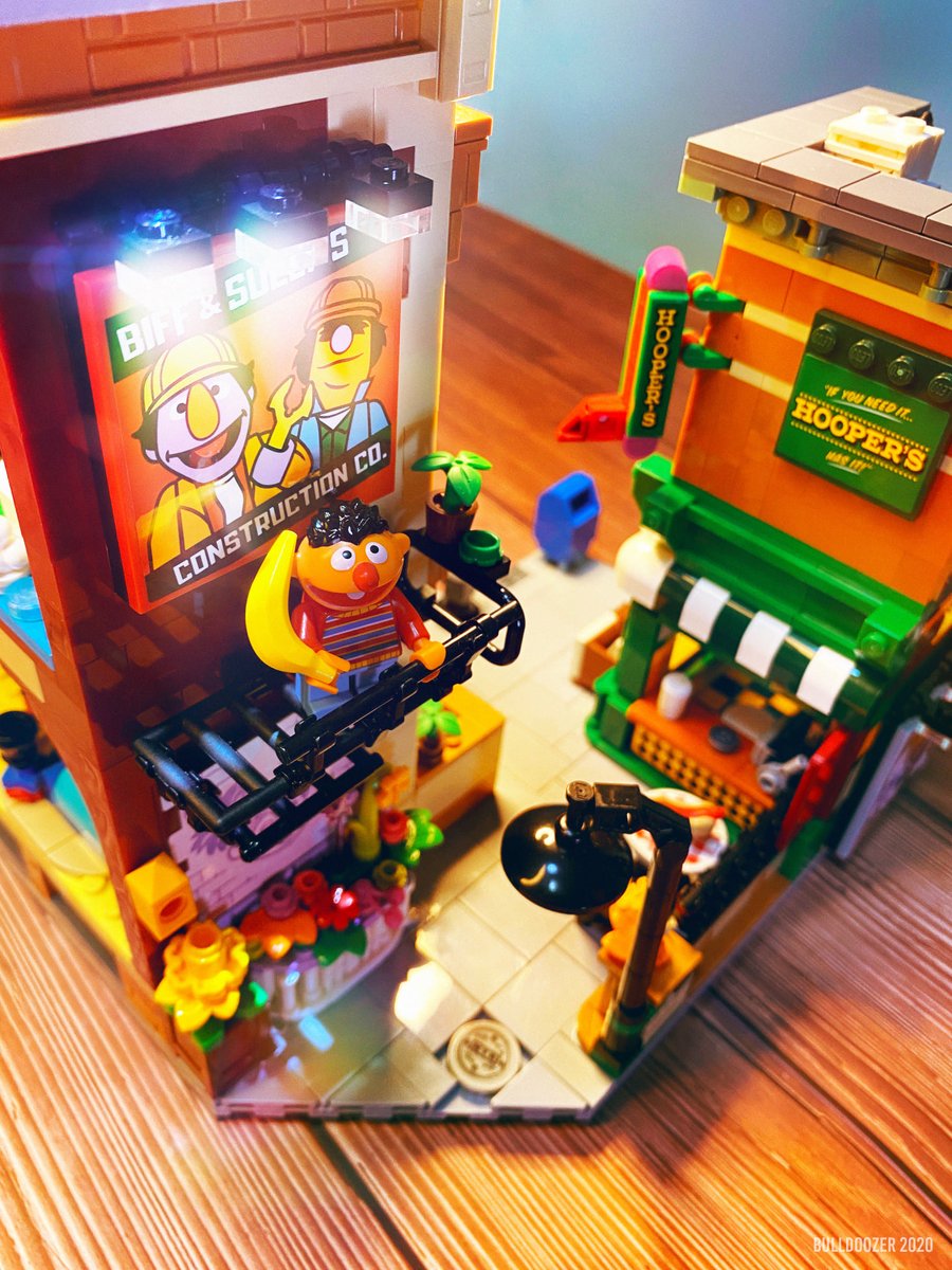 Bulldoozerbrick's tweet photo. I've been making several additional in my Sesame Street set. It took a few months to gather up all the necessary parts, but now it's all done! Scroll down to check out the all the pics.😊😊😊 

#LEGOIdeas #LEGOSesameStreet #SesameStreet #LEGO https://t.co/bASqWu91bY
