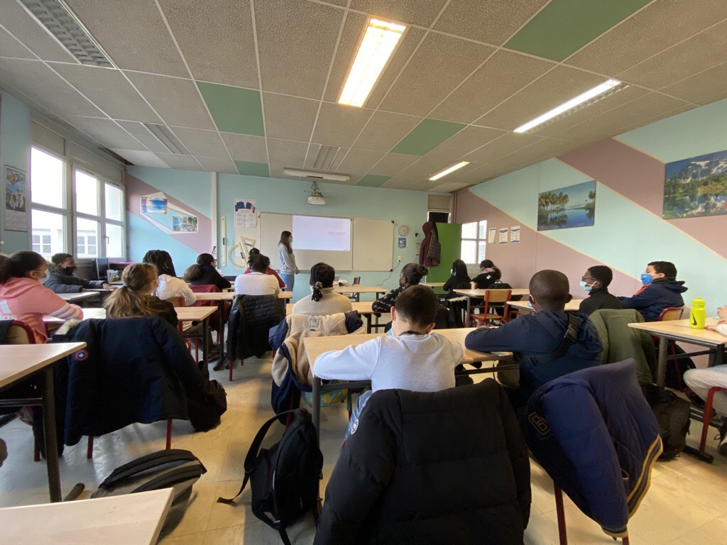 Alliance_edu_uw's tweet photo. Lundi, @Exploradome commençait ses ateliers "Désinfox" avec les 6ème du #collègePaulEluard. Au programme : initiation à la vérification d'informations, production d’une désinfox, sensibilisation aux métiers de l’information, afin d'éveiller les jeunes et leur sens critique✨ https://t.co/AkF9mBYD2o