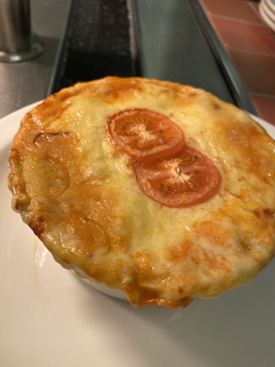 Today’s vegetarian: squash, tomato &amp; spinach lasagne! 🤤 super tasty!