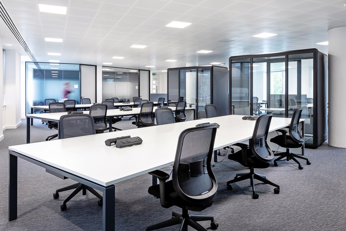 BlueJelly_'s tweet photo. Last year we delivered the new Synamedia HQ during the early stages of the pandemic. This workplace offers a variety of #ActivityBasedWork settings for their workforce. Check out the case study on our website https://t.co/gSGLKScSgG #PositiveWorkplace #OfficeDesign https://t.co/OGGoBoqfAs