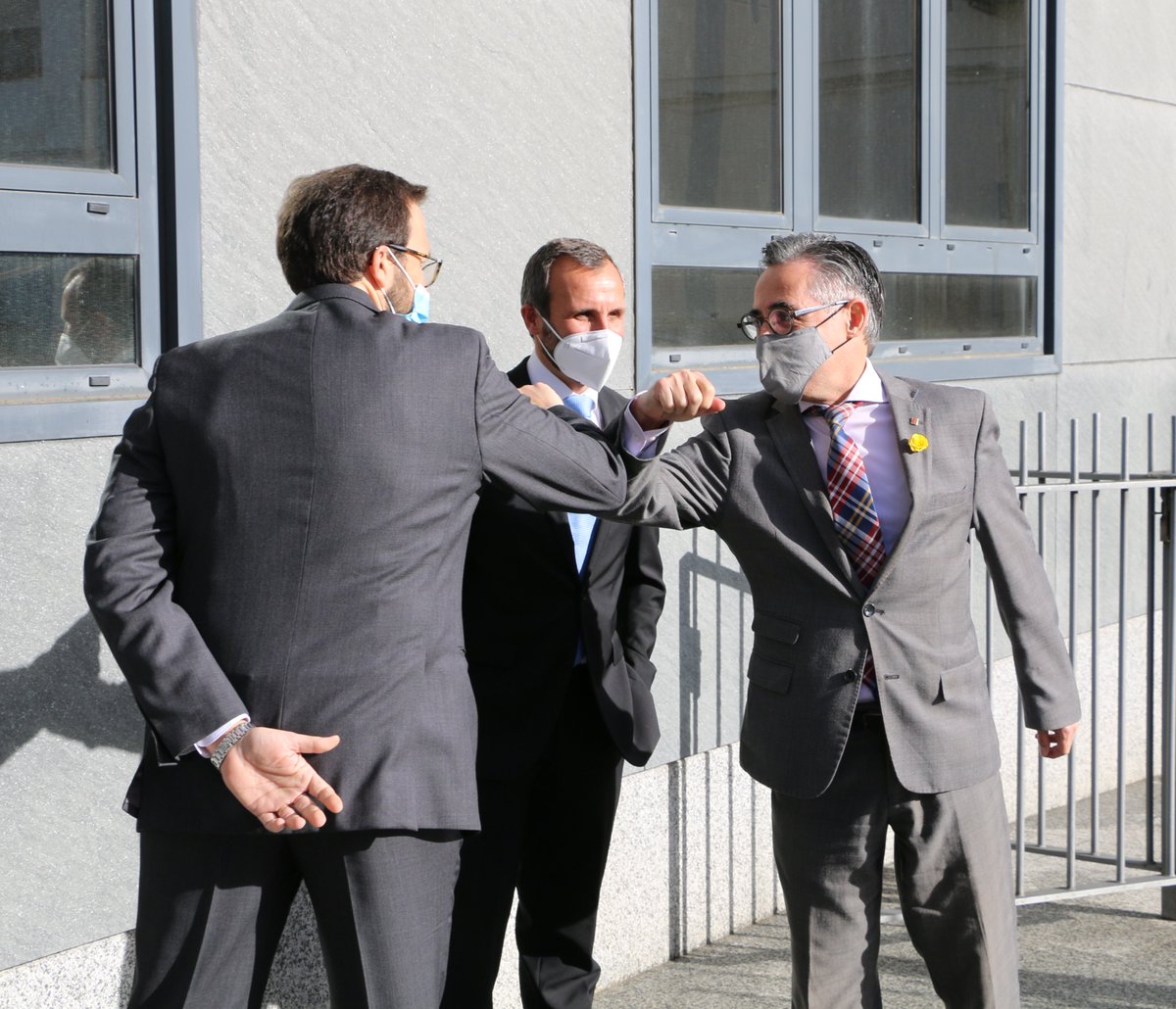 Avui <a href="/ramontremosa/">Ramon Tremosa 🎗🌹</a> conseller d'<a href="/empresacat/">Empresa</a> i @coneixementcat ha visitat les instal·lacions d'Oliana de Taurus Group. 
.
Hoy <a href="/ramontremosa/">Ramon Tremosa 🎗🌹</a> conseller d'<a href="/empresacat/">Empresa</a> y @coneixementcat ha visitado las instalaciones de Oliana del Grupo Taurus. 
.
#conseller #empresa #taurusgroup