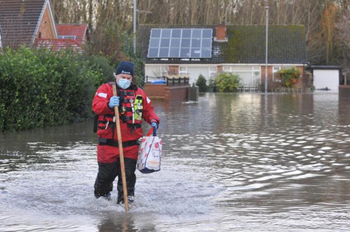 KnutsfordFS's tweet photo. Knutsford firefighters have been busy assisting with the evacuation effort due to the severe flooding in and around Cheshire over the past two days as well as responding to other to life risk incidents. Residents are advised not to attempt to walk or drive through any flood water https://t.co/c9xsWqFxEK