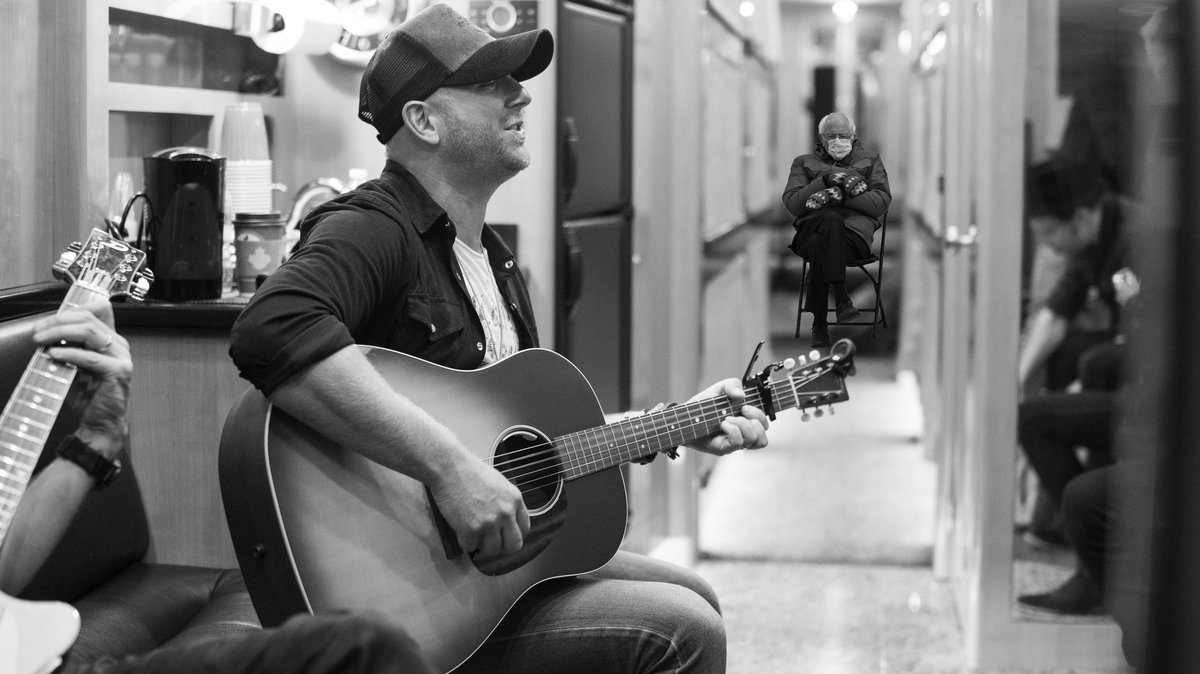CoreyKelly76's tweet photo. That time #BernieSanders snuck into @timhicksmusic #TourBus.
.
.
#PrivatePerformance #Acoustic #CountryMusic https://t.co/a5iXFkqPLo