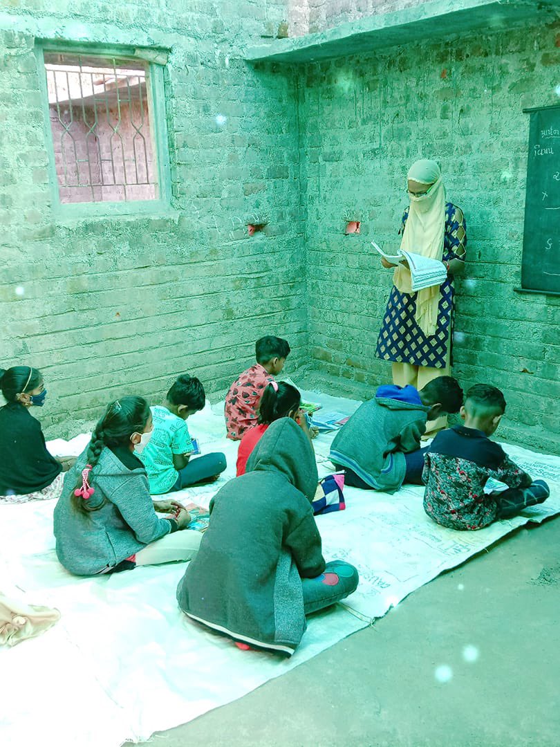 SRFFoundation's tweet photo. Overcoming digital inequalities during #COVID-19, SRF Foundation is providing robust support to its students across all its intervention locations through its #MohallaClass initiative. Have a glimpse of the mohalla classes from #Mewat, #Netrang & #Bhopal.
#WeAlwaysFindABetterWay https://t.co/55zGBKVBSq