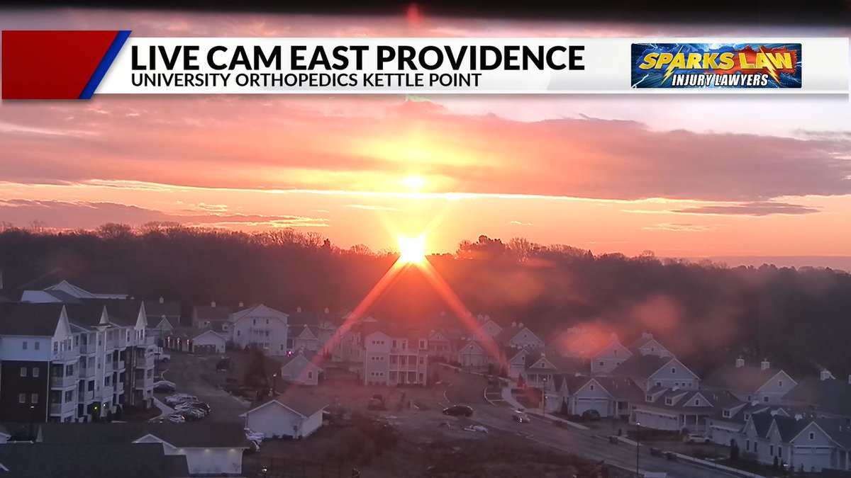 michmuscatello's tweet photo. Beautiful sun pillar captured by our #KettlePoint camera this morning. #EastProvidence #Sunrise #RI https://t.co/NBepxoP643