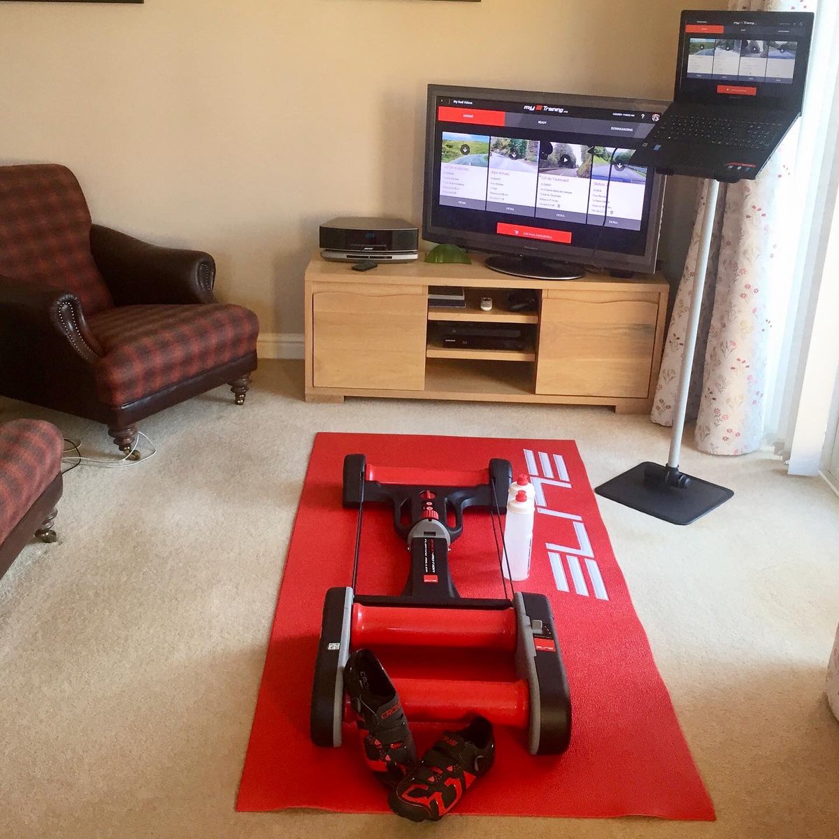 pedalnorth's tweet image. Photo shoot at home for ongoing @Elite_cycling reviews, here with their #quickmotion rollers. Awesome set of rollers for anyone at all levels #cycling #fitness #healthy #healthandfitness #lifestyle #homegym #indoorcycling #elite