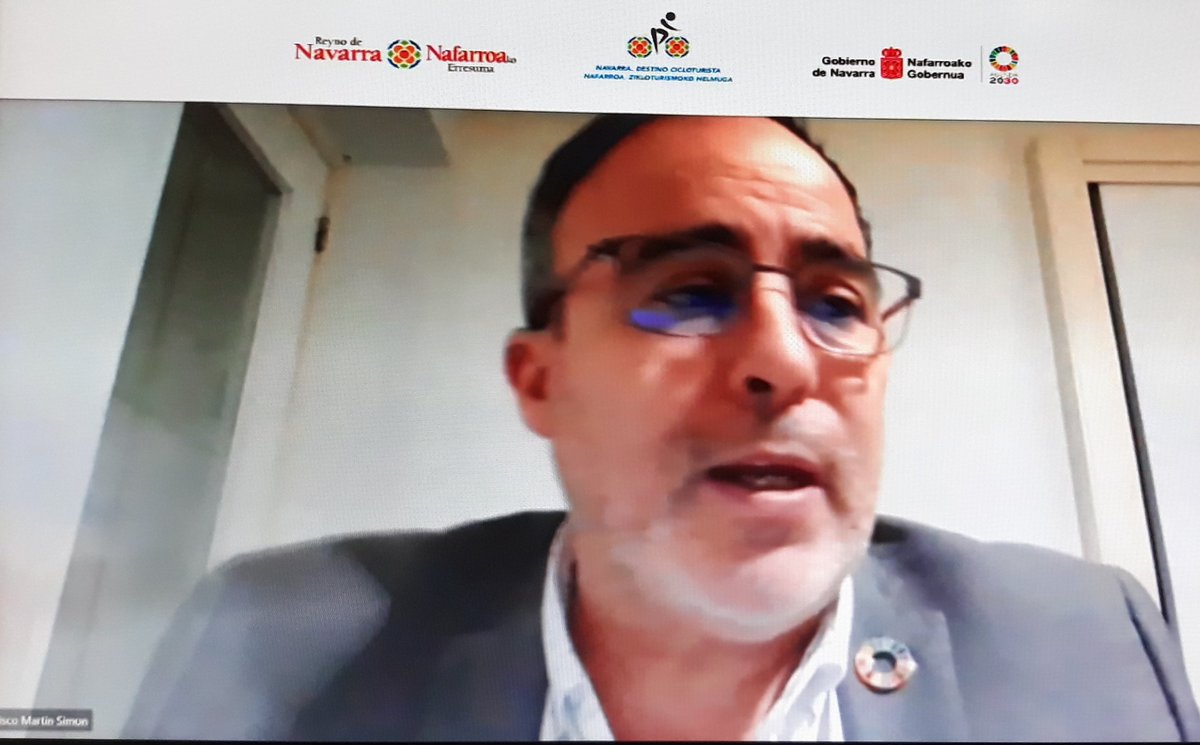 El Director de <a href="/Extremadura_tur/">Extremadura Turismo</a> presenta en la Jornada de #Cicloturismo de #Navarra la ruta #Eurovelo1 <a href="/EuroVelo_ES/">EuroVelo España</a>, un itinerario ciclista europeo que en #Extremadura se desarrolla sobre el #CaminoNatural-#ViaVerde Ruta de la Plata, una de las 4 #VVExtremadura <a href="/Adif_es/">Adif</a> @mapagob