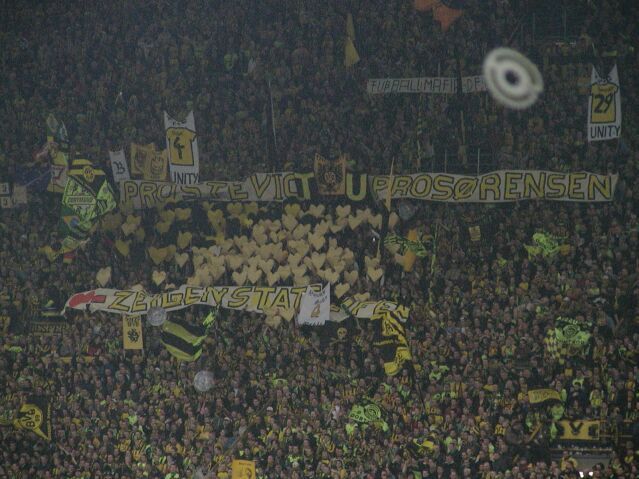 The Unity were established on January 16, 2001.In the beginning, they were just a group of young fans who organized in one of the Südtribüne’s upper blocks.Here’s one of their first choreos from 2001, back then still in block 82 on the upper part of the Südtribüne. (2/21)