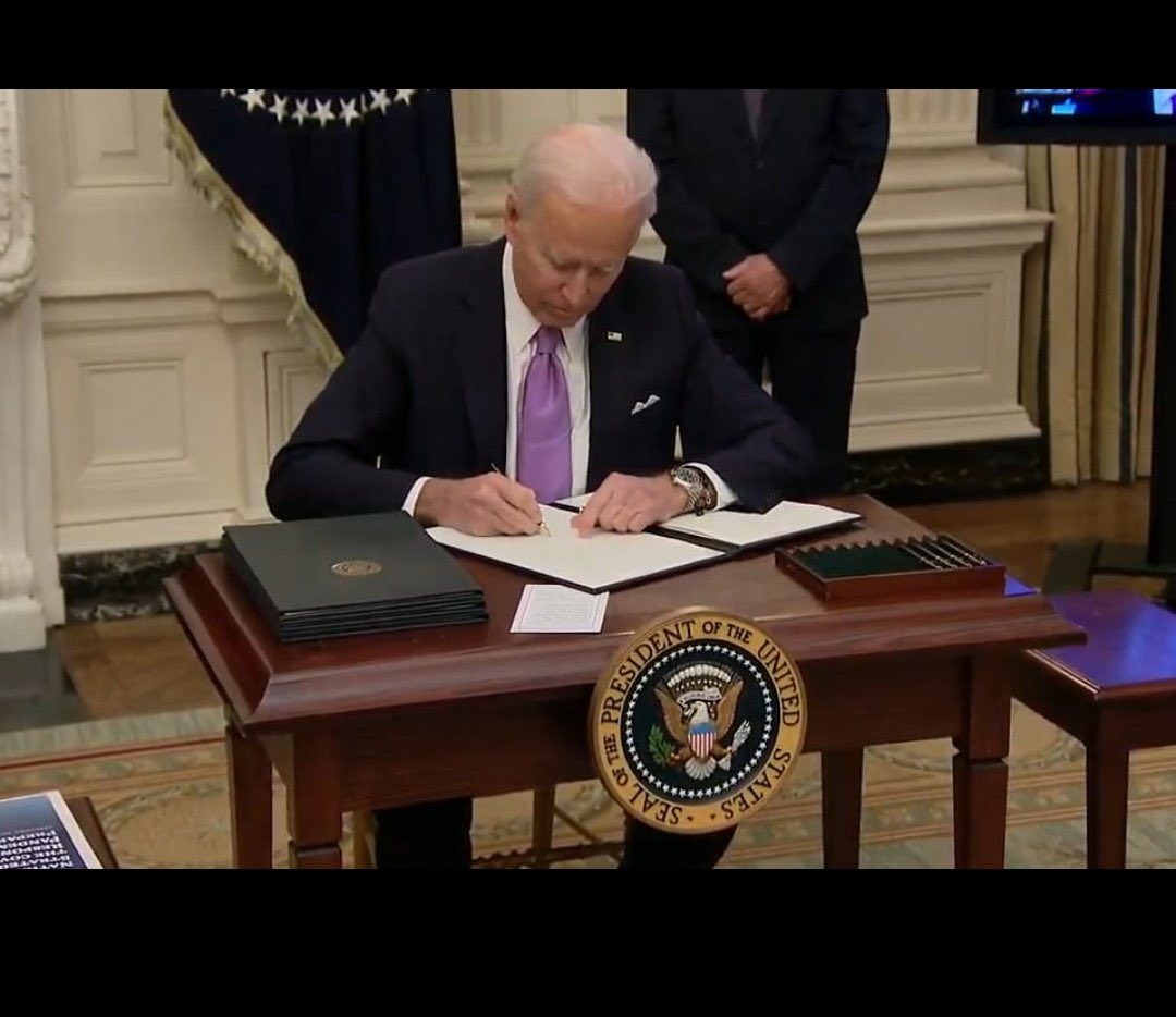 Biden wears a mask first thing in the Oval Office before signing an executive order for mandatory masks in federal buildings. Then no longer wears a mask in two federal buildings. 