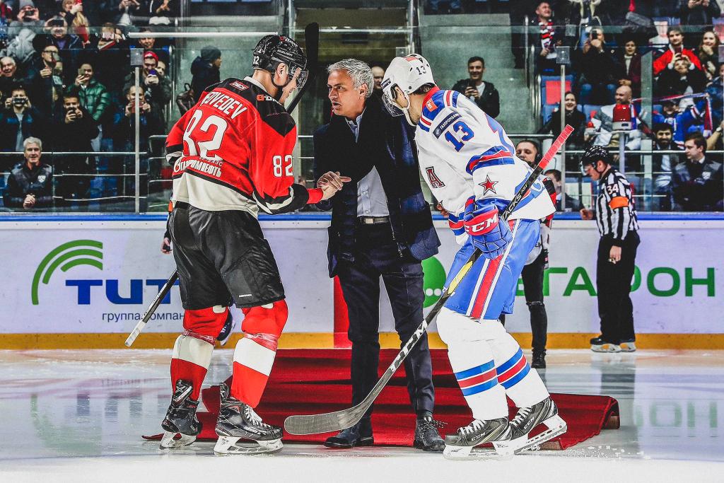 ESPNFC's tweet image. Things didn’t go to plan when Jose Mourinho did a ceremonial puck drop at an ice hockey game in Russia 😅